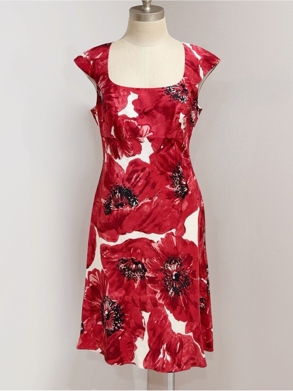 Ann Taylor Women's Red Poppy Floral Print 100% Silk Dress Size 6 NWT
